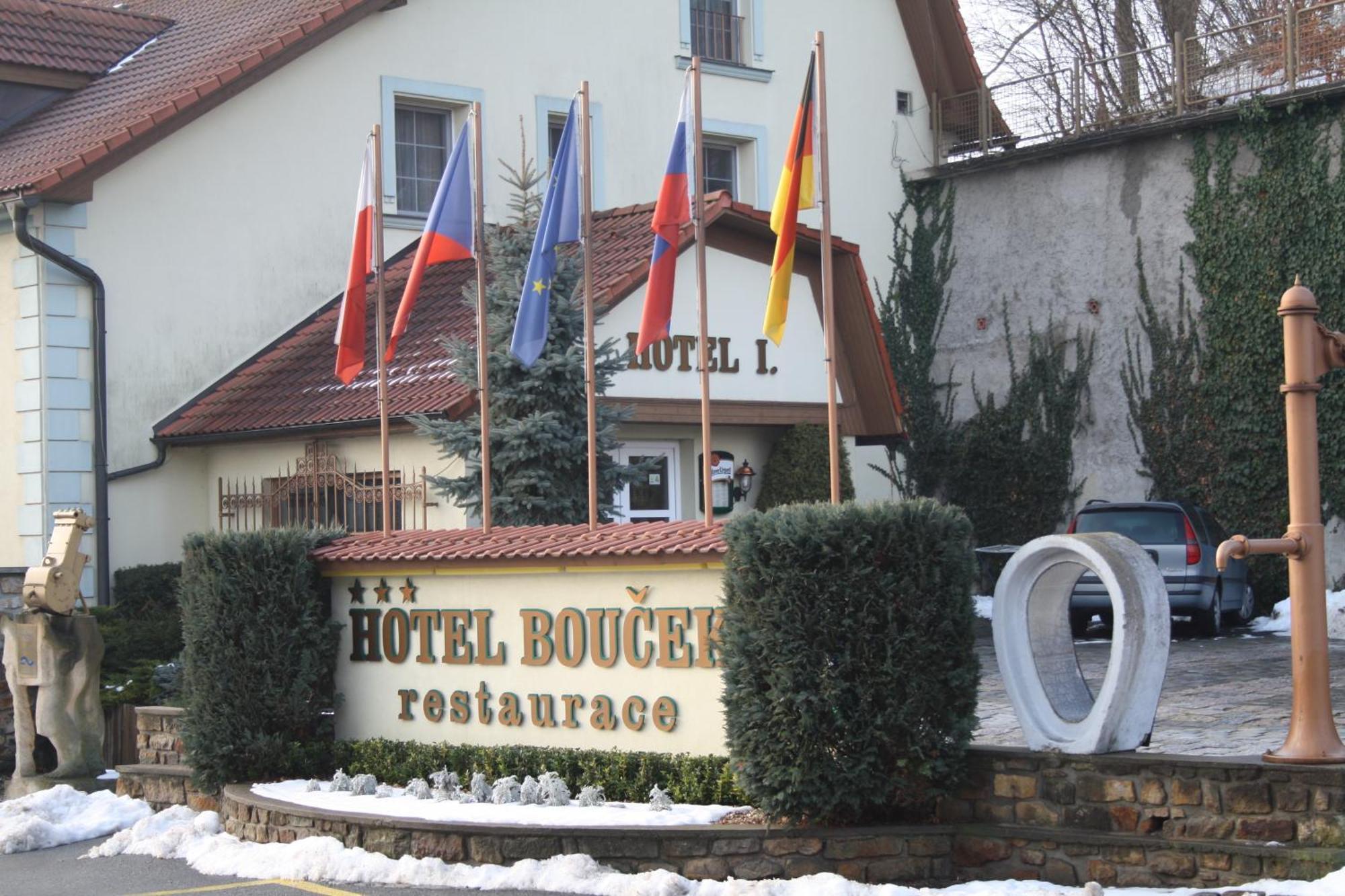 Hotel Bouček Mochov Exteriér fotografie