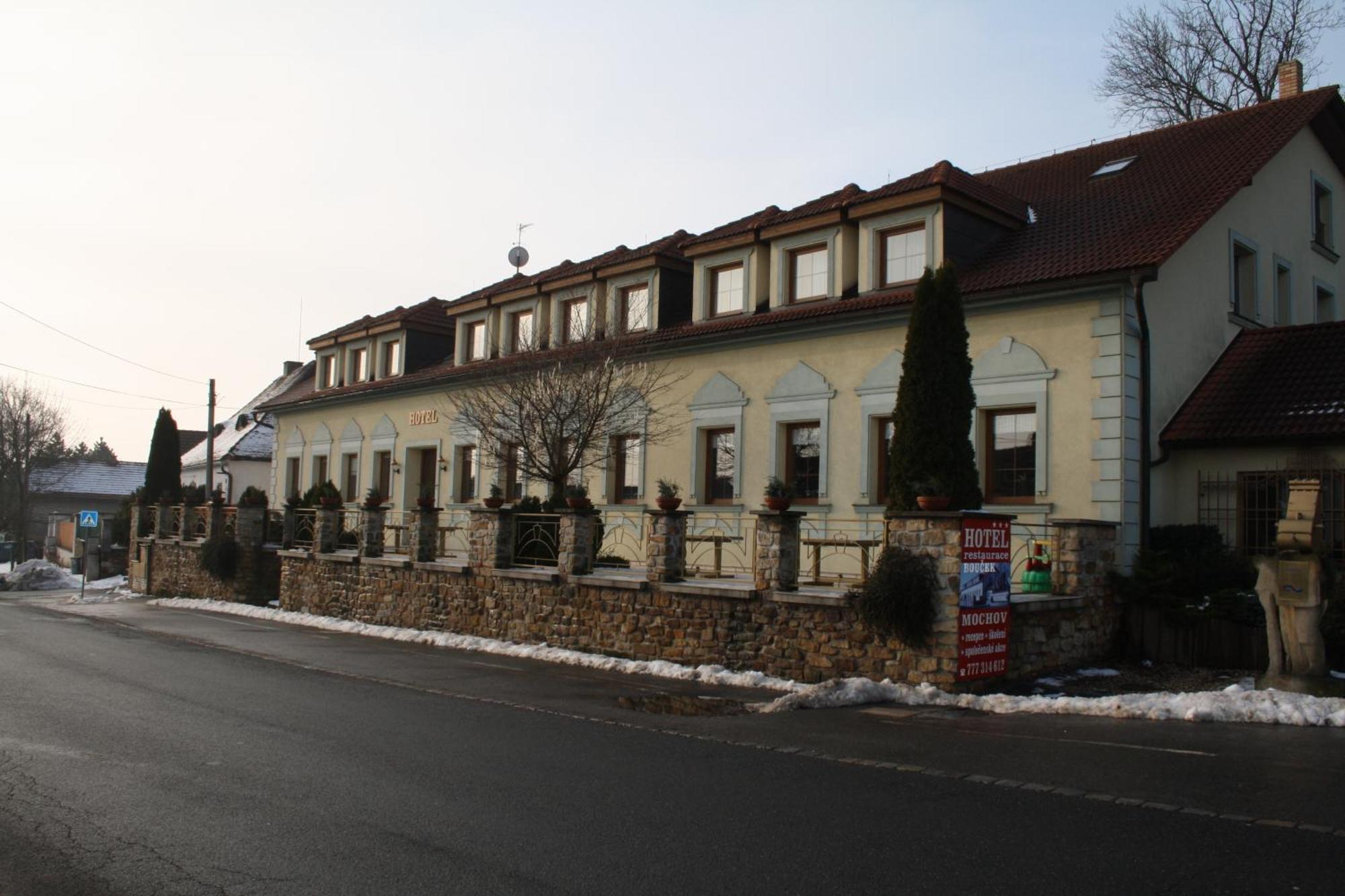 Hotel Bouček Mochov Exteriér fotografie